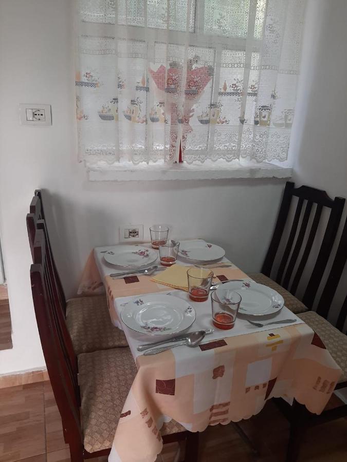 Vrenjo Guesthouse จีโรคาสเตอร์ ภายนอก รูปภาพ