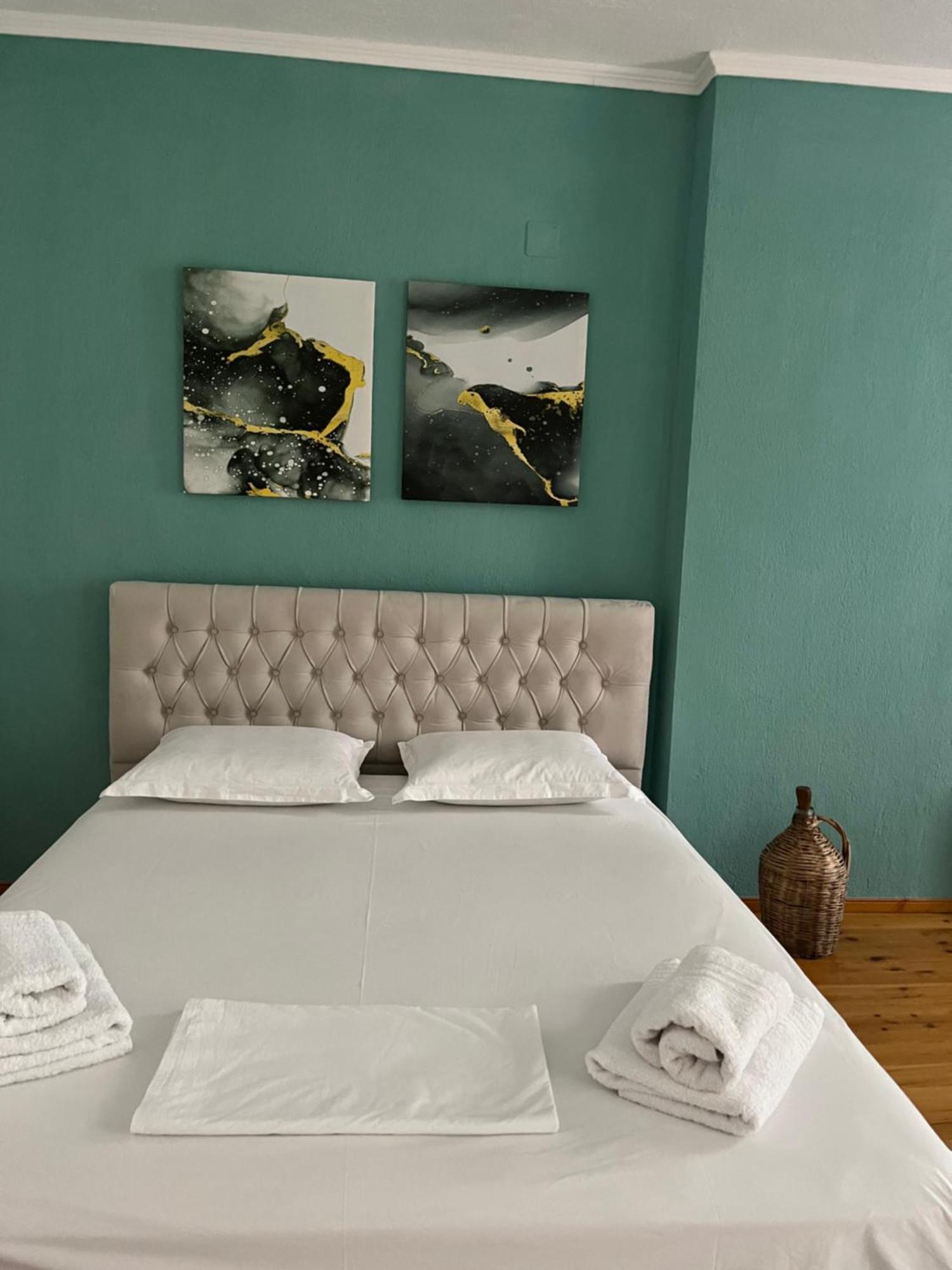 Vrenjo Guesthouse จีโรคาสเตอร์ ภายนอก รูปภาพ
